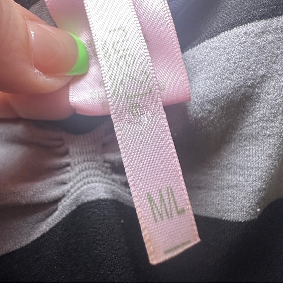 Black and Gray Wide Striped Y2K Cami Spaghetti Strap Tank Top Size M/L - Picture 3 of 5